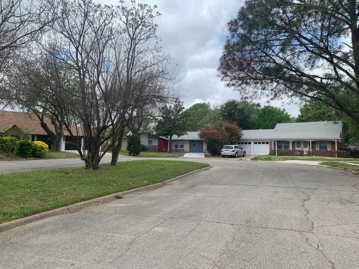 Oasis 3 Near Dfw Airport With Mediterranean Setting Irving Exterior foto