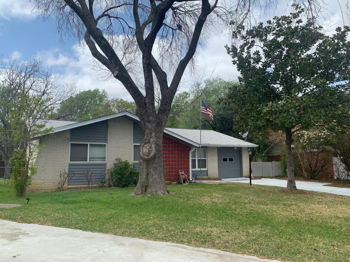 Oasis 3 Near Dfw Airport With Mediterranean Setting Irving Exterior foto